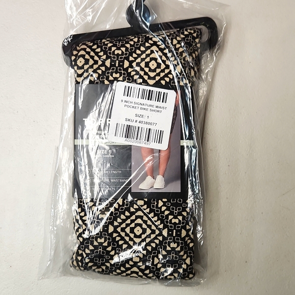 ♥️NWT VINTAGE TORRID BERMUDA BIKE SHORT - POCKETS - TRIBAL PRINT - 9" INSEAM - Picture 4 of 11